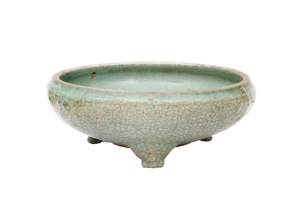 Celadon crackle tripod incense burner - Ming - Objects of Virtu