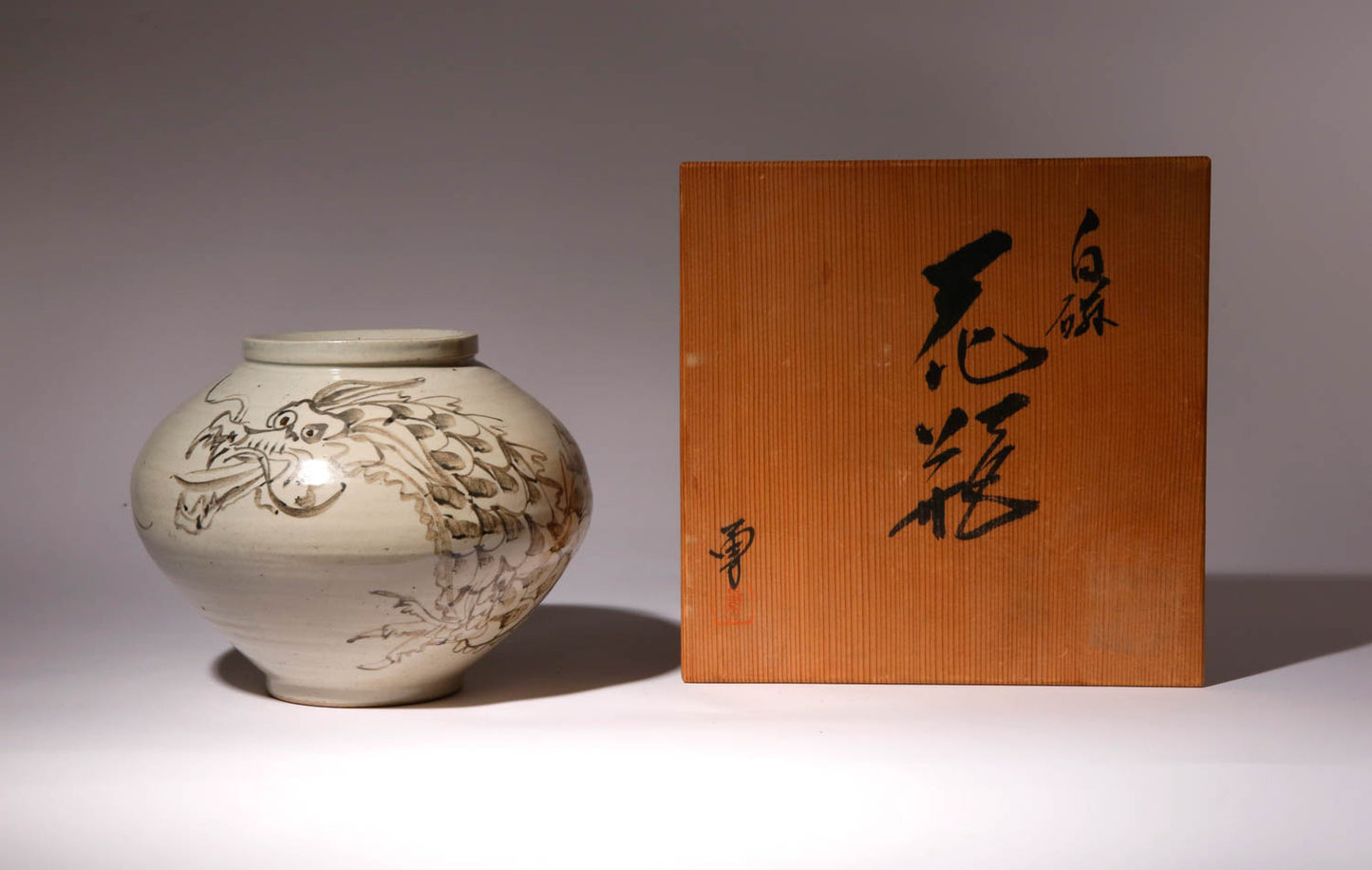 Korean Iron-Painted Dragon Moon Jar, Joseon or Later - 19th Century - Objets de Vertu
