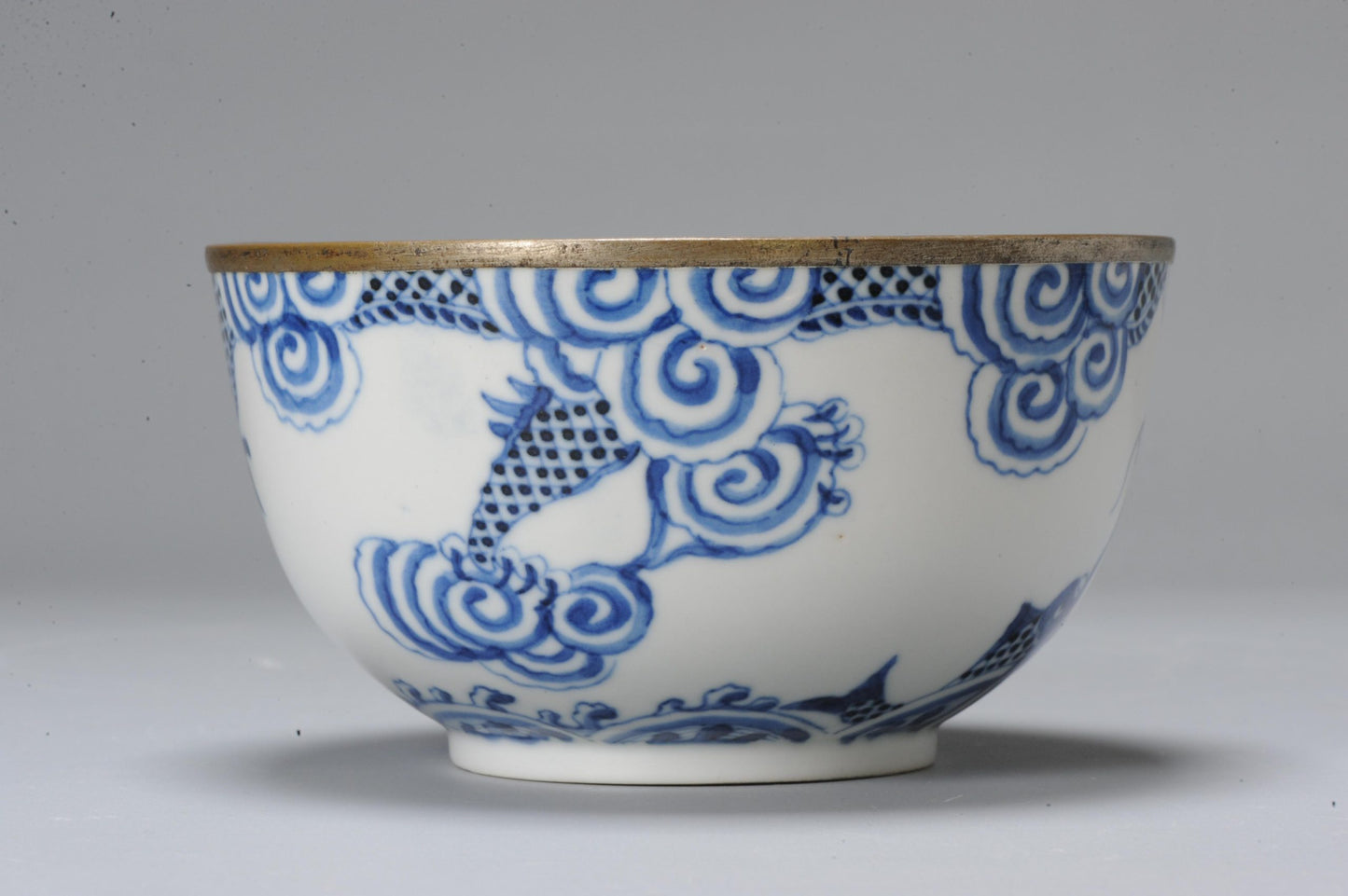 Antique Chinese porcelain bowl Bleu de Hue Vietnamese, marked base 19th century Qing - Objets de Vertu