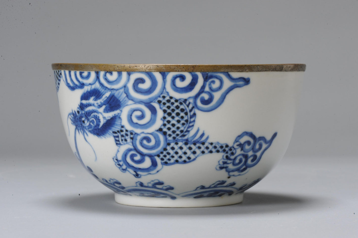 Antique Chinese porcelain bowl Bleu de Hue Vietnamese, marked base 19th century Qing - Objets de Vertu