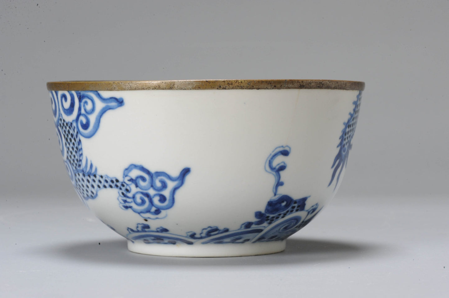 Antique Chinese porcelain bowl Bleu de Hue Vietnamese, marked base 19th century Qing - Objets de Vertu