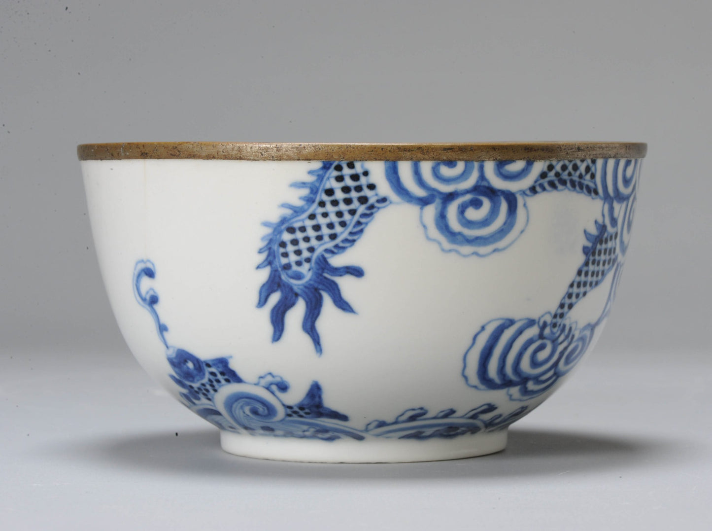 Antique Chinese porcelain bowl Bleu de Hue Vietnamese, marked base 19th century Qing - Objets de Vertu