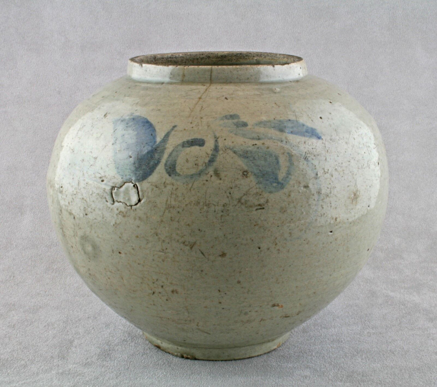 Published antique Korean moon jar, used as a Mizusashi for Japanese tea ceremony, 18th century Joseon Dynasty - Objets de Vertu