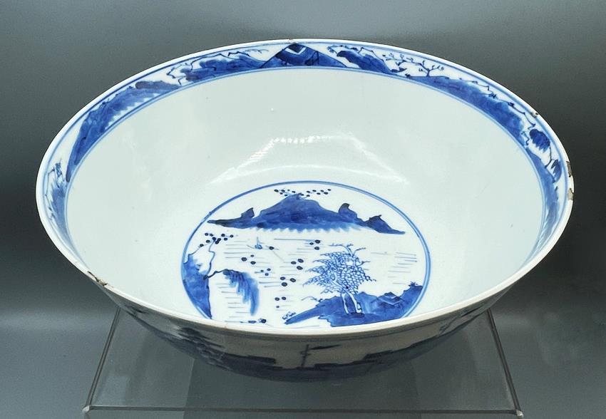 Chinese blue and white bowl with city wall design, Kangxi mark and of the period - Objets de Vertu