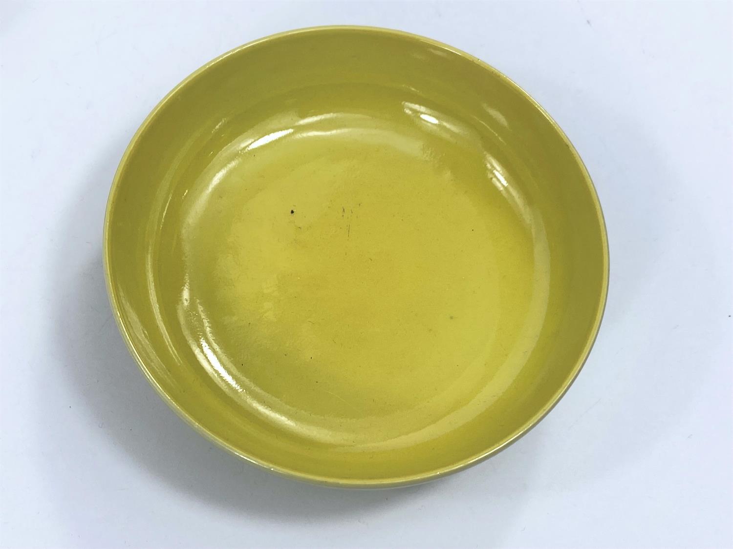 Chinese Imperial Yellow Glaze Shallow Bowl With Qianglong Mark - Objets de Vertu