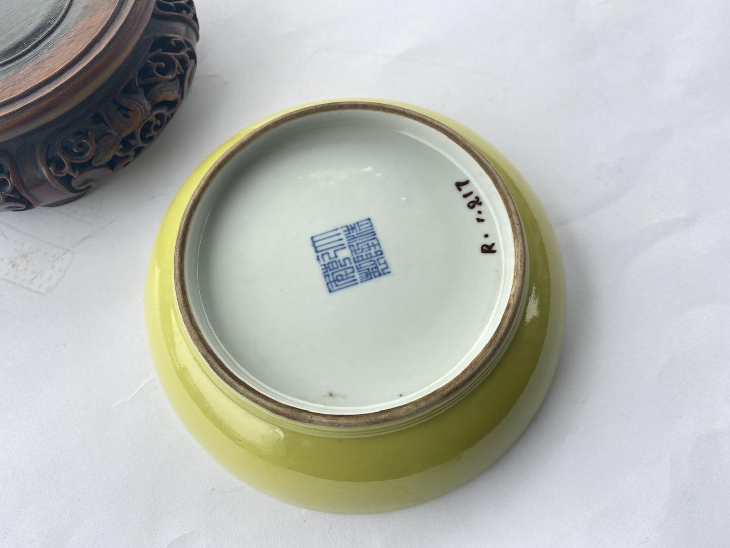 Chinese Imperial Yellow Glaze Shallow Bowl With Qianglong Mark - Objets de Vertu