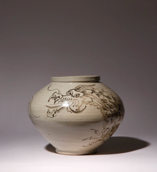 Korean Iron-Painted Dragon Moon Jar, Joseon or Later - 19th Century - Objets de Vertu