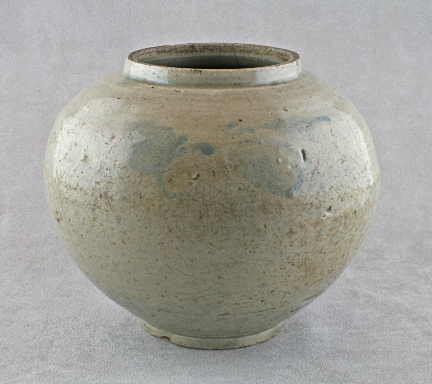 Published antique Korean moon jar, used as a Mizusashi for Japanese tea ceremony, 18th century Joseon Dynasty - Objets de Vertu